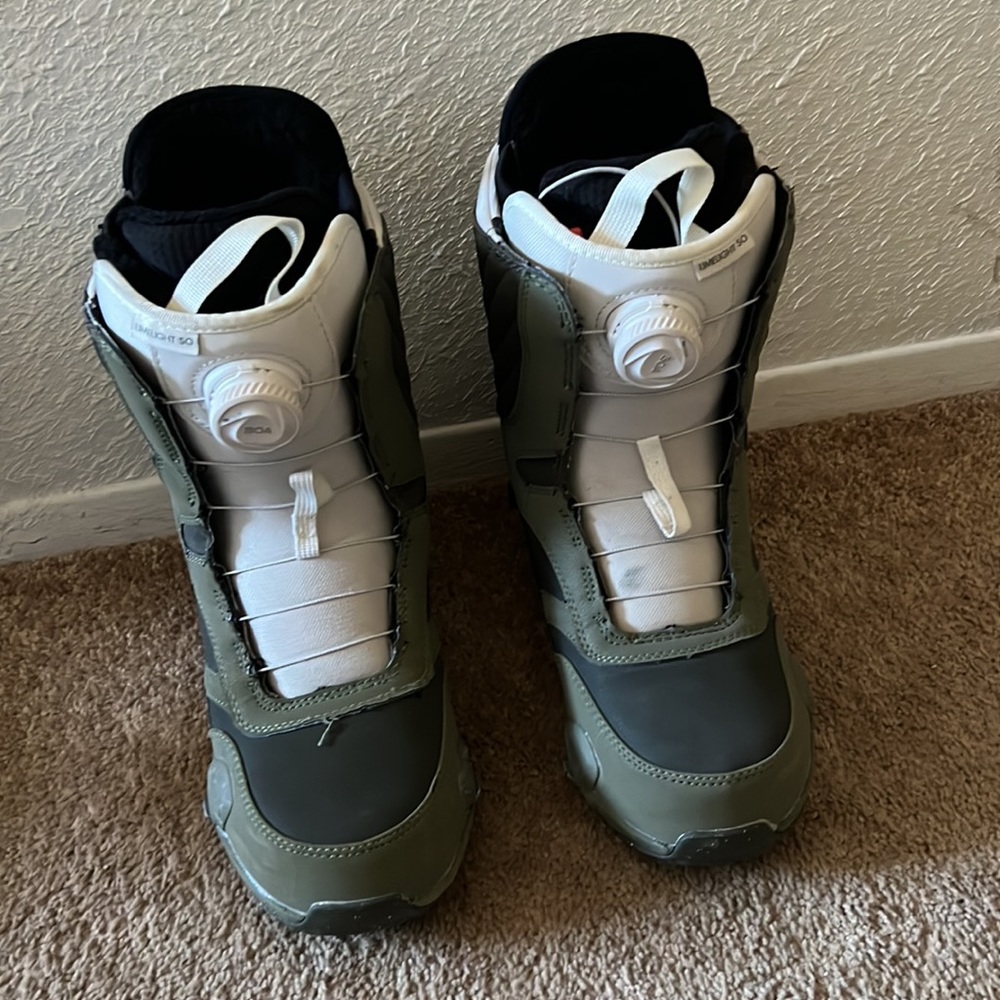 BURTON STEP ON WOMENS BOOTS SiZE 10 Green